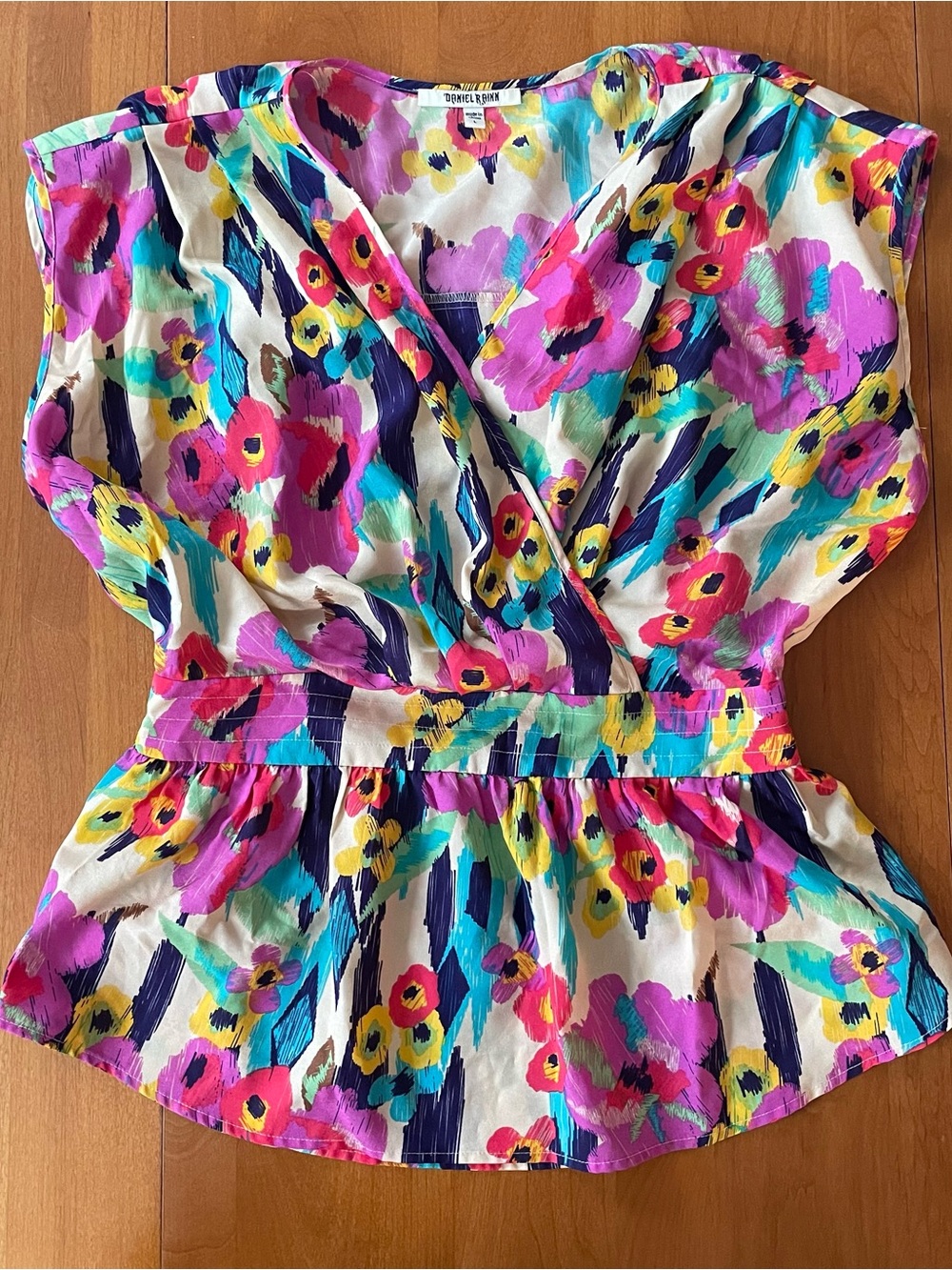gorgeous daniel rainn top • sz large